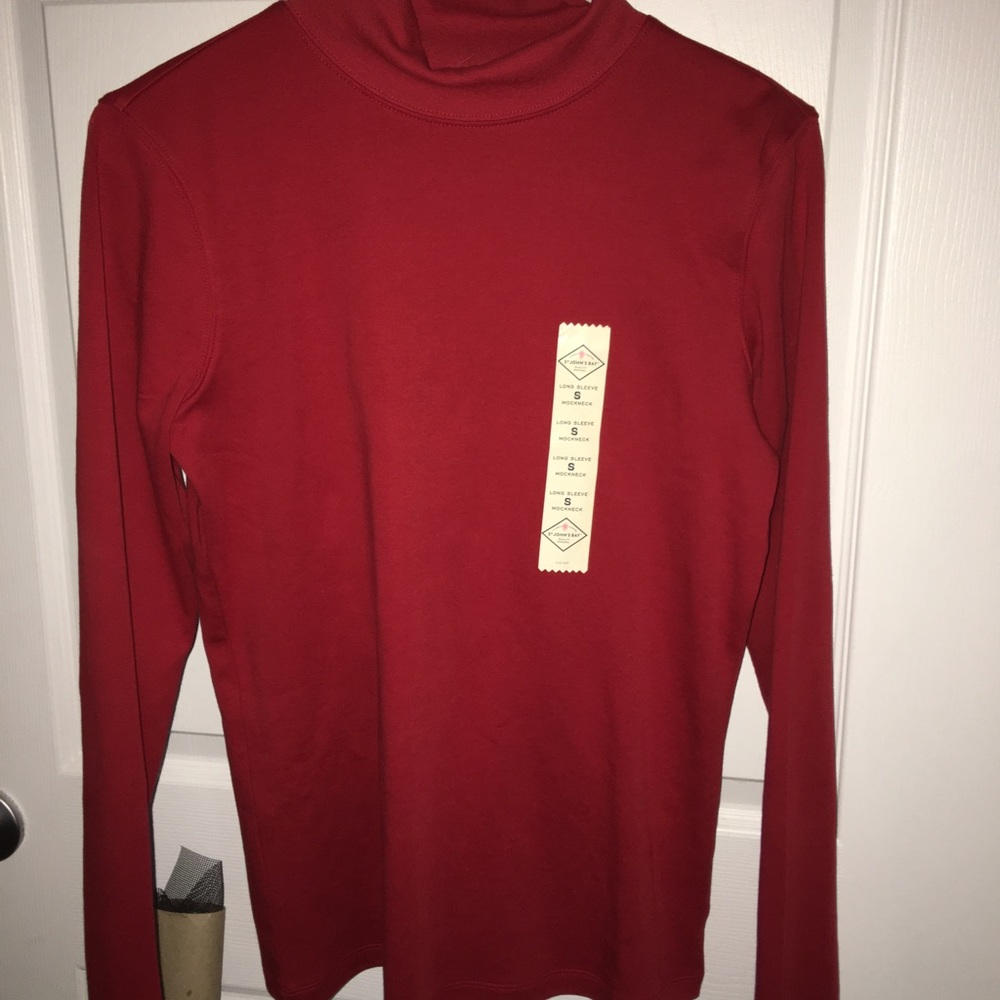 Small red mockneck/turtleneck long sleeve shirt